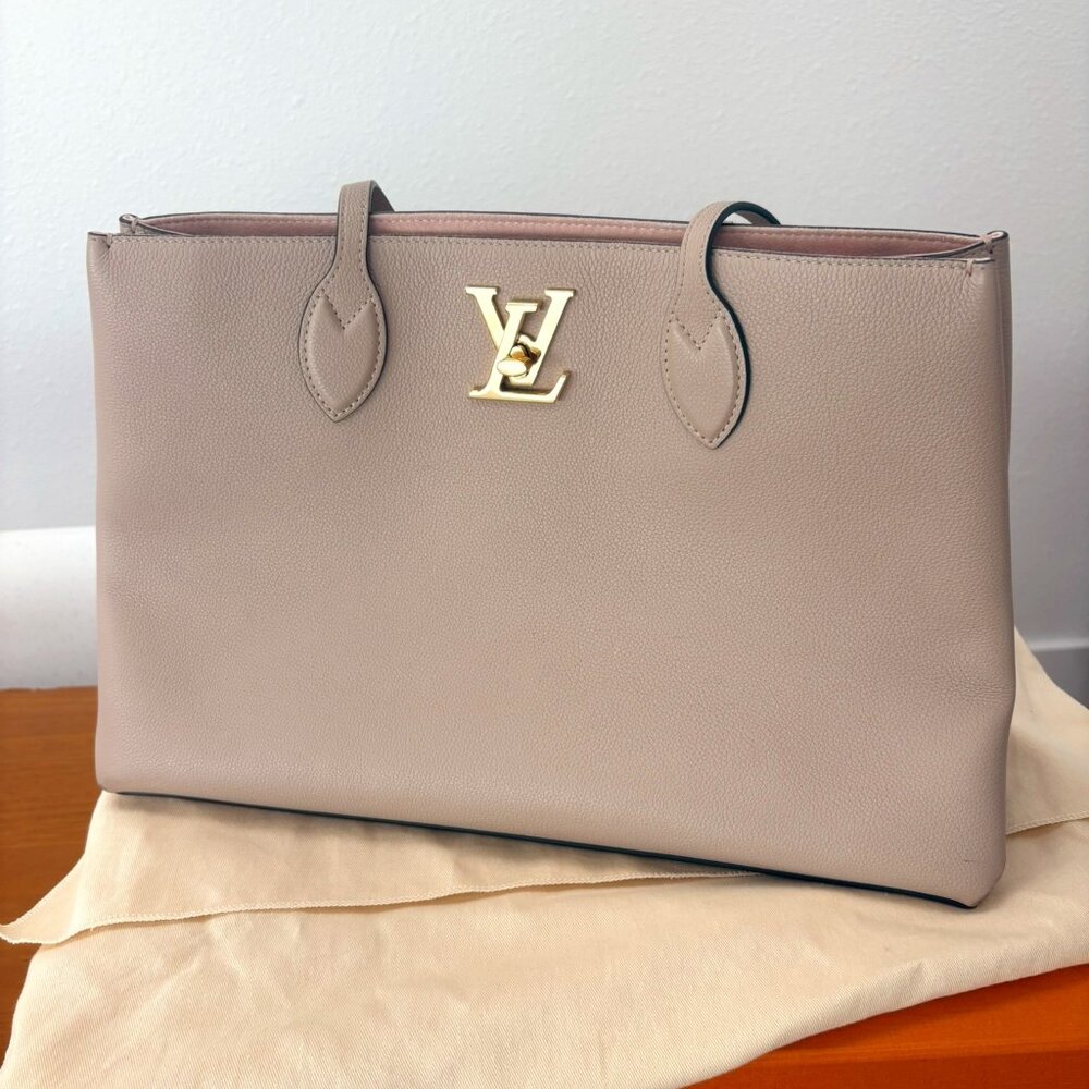 Louis Vuitton LockMe Shopper